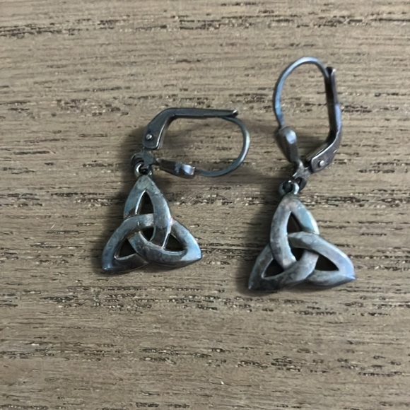 The Celtic Knot Jewelry - Elegant Silver trinity knot Earrings